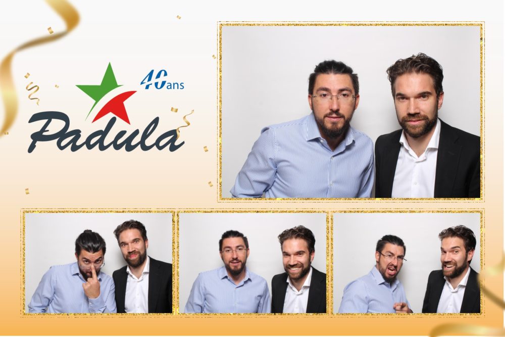 20230830_171559_436 Deux hommes sont présentés dans un collage de photomaton lors d’une célébration. Ils sont dans quatre poses amusantes différentes. Il y a des confettis de fête et un logo disant « Padula 40 ans » dans le coin supérieur gauche.